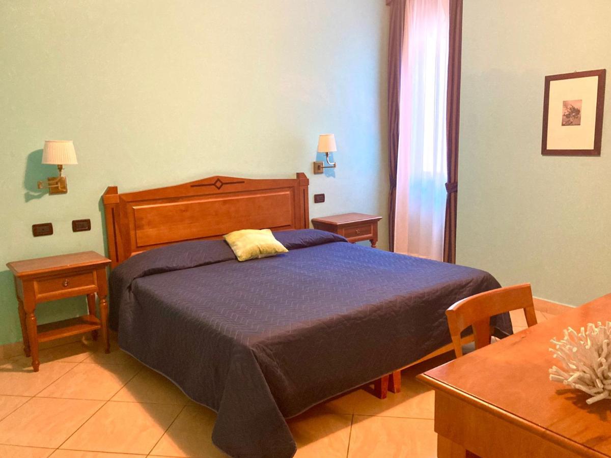 Ulisse Deluxe Hostel Sorrento Esterno foto