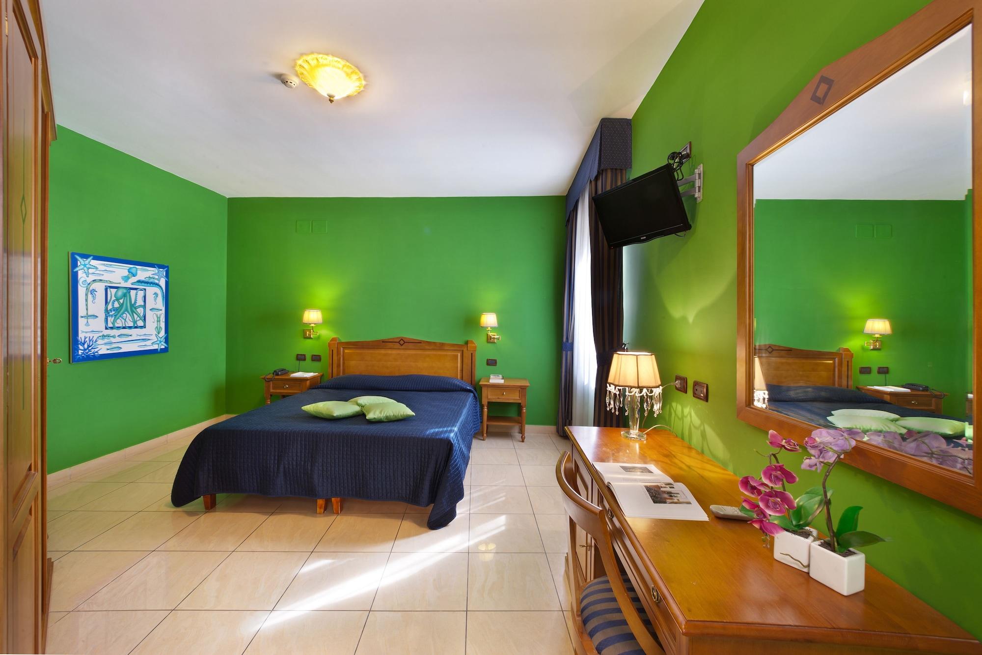 Ulisse Deluxe Hostel Sorrento Esterno foto