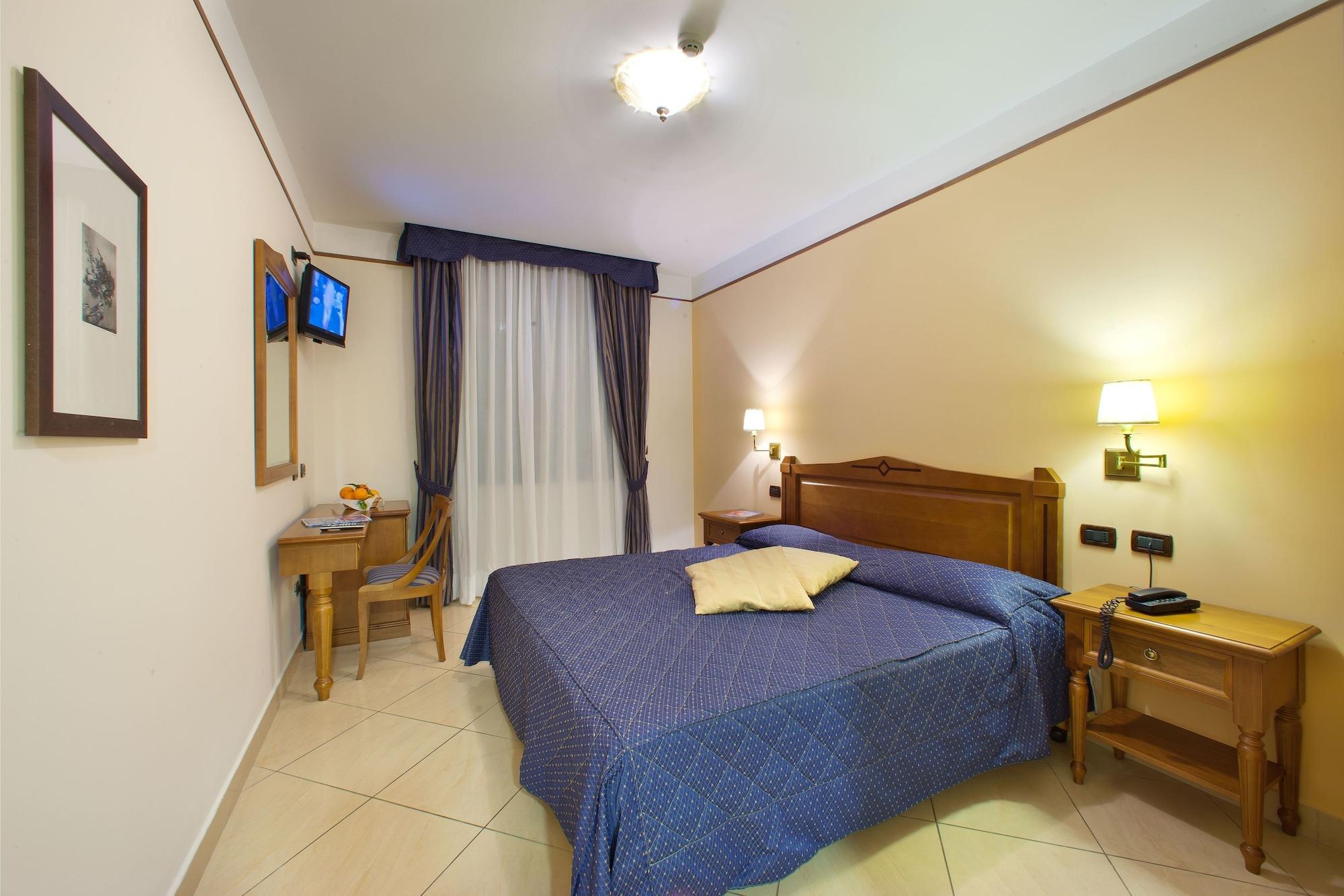Ulisse Deluxe Hostel Sorrento Esterno foto