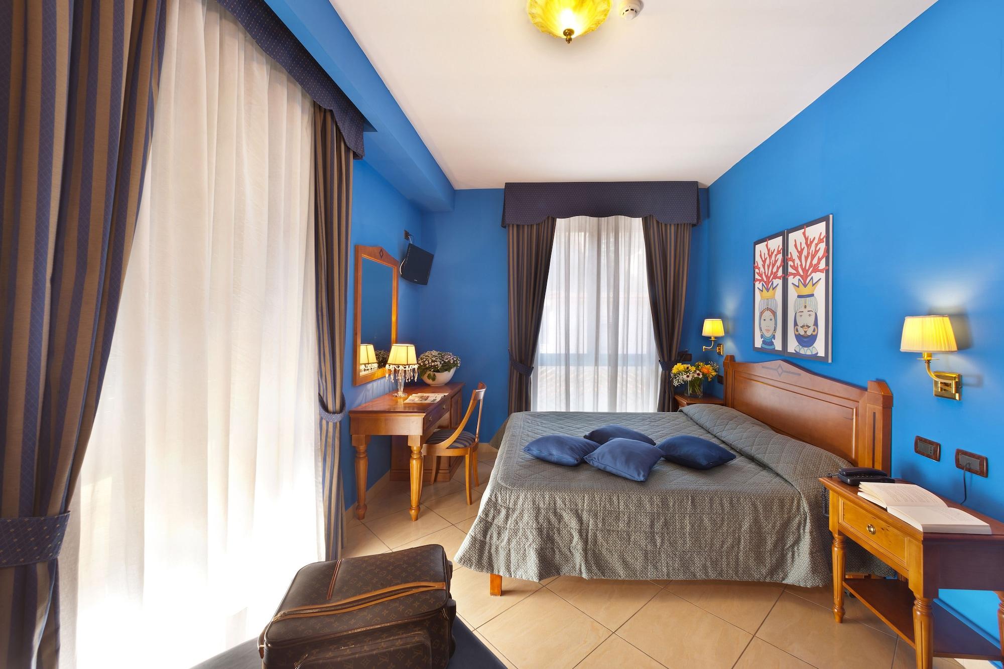 Ulisse Deluxe Hostel Sorrento Esterno foto