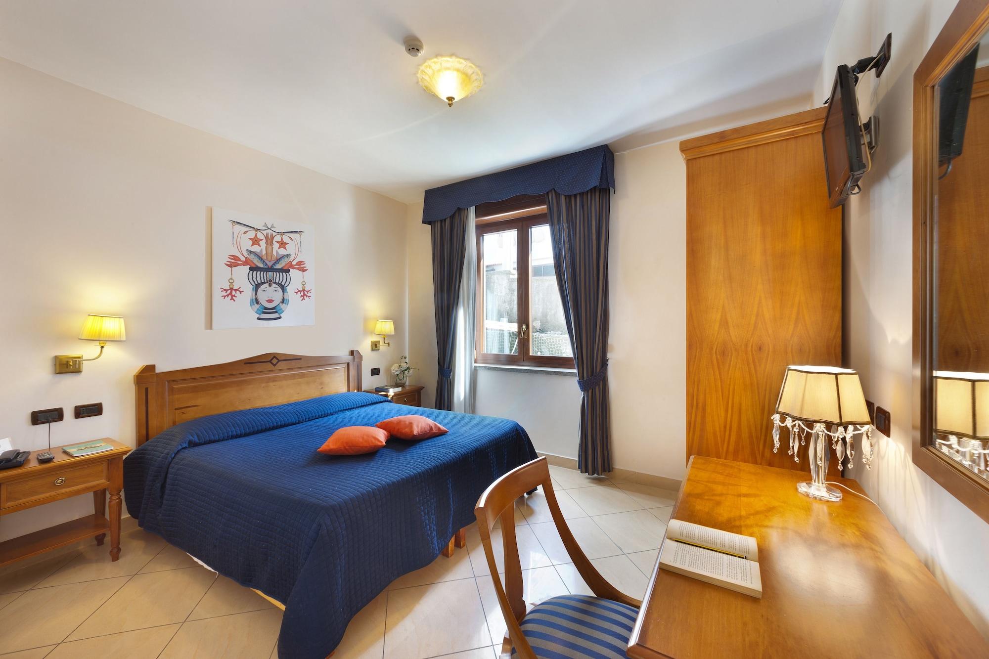 Ulisse Deluxe Hostel Sorrento Esterno foto