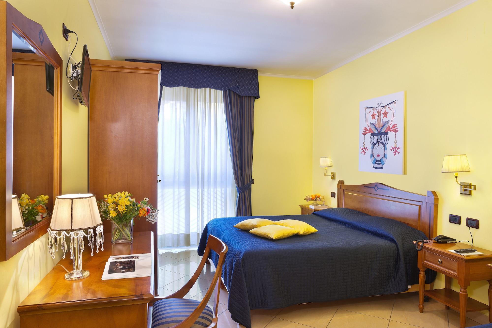 Ulisse Deluxe Hostel Sorrento Esterno foto