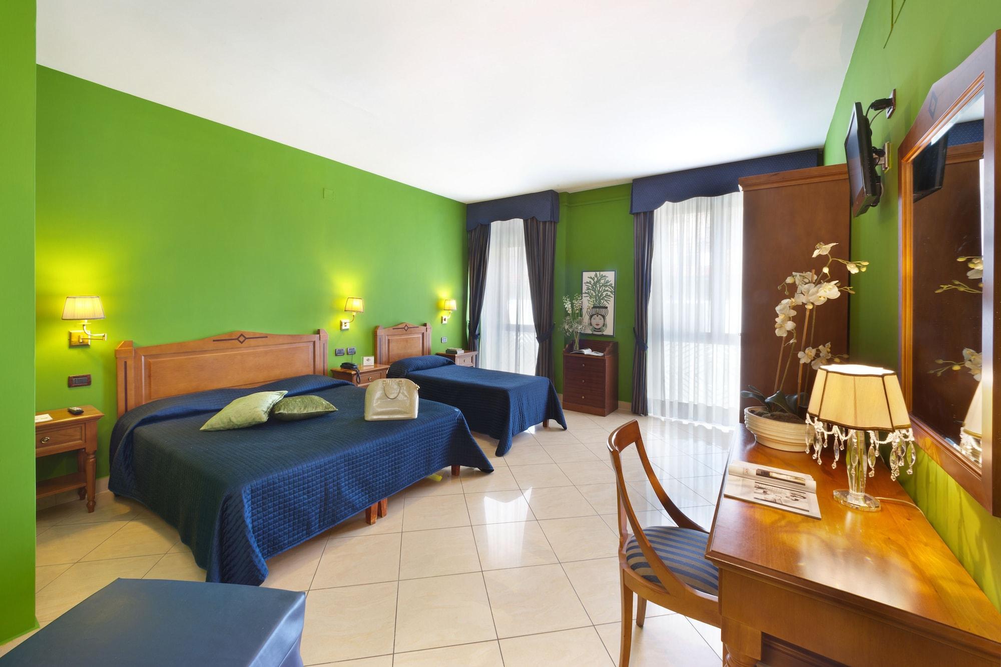Ulisse Deluxe Hostel Sorrento Esterno foto