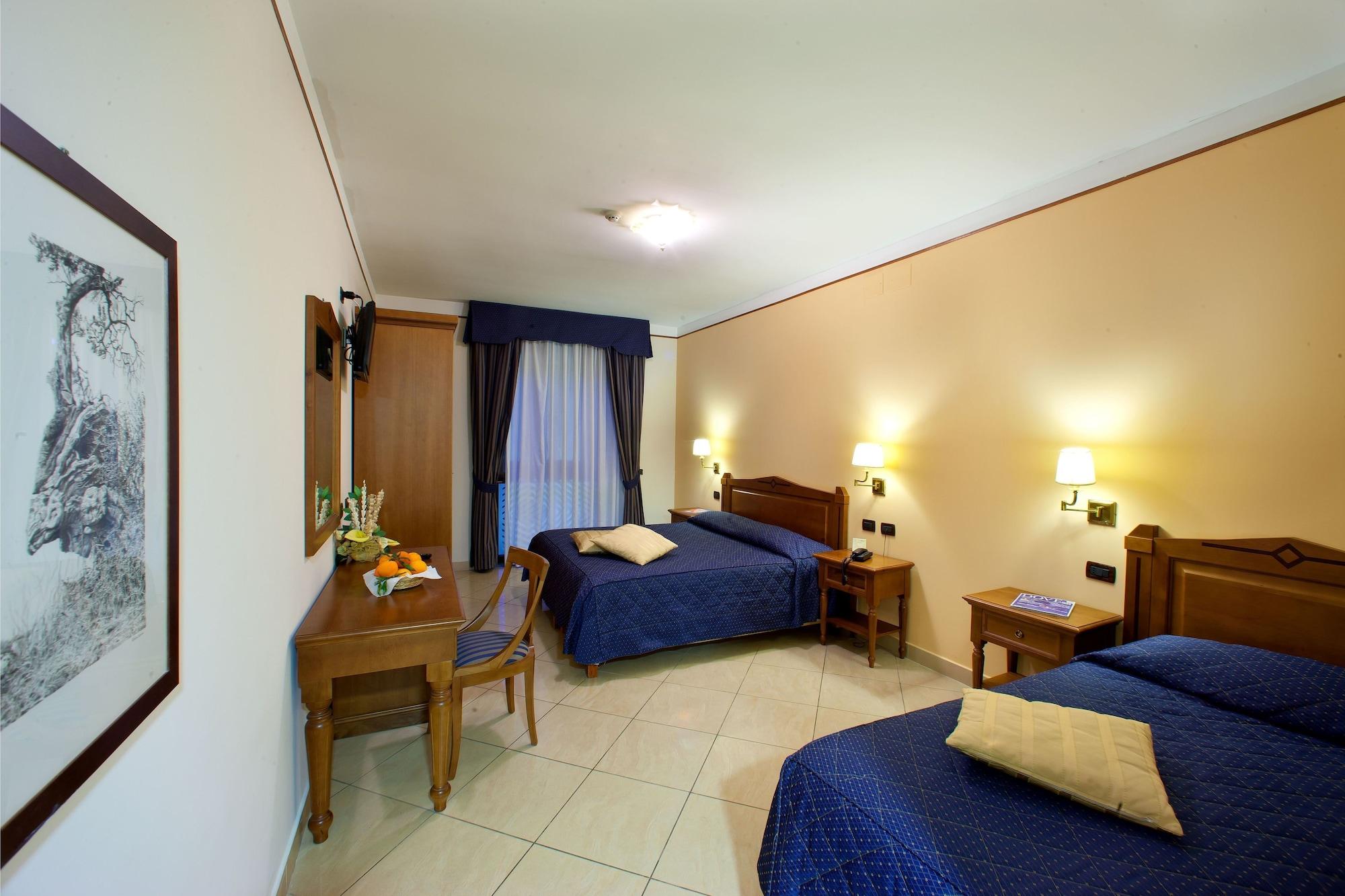 Ulisse Deluxe Hostel Sorrento Esterno foto