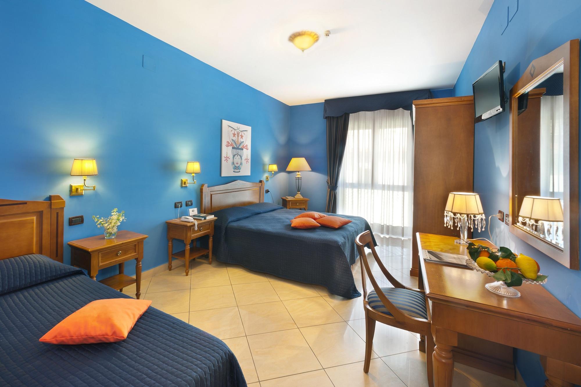 Ulisse Deluxe Hostel Sorrento Esterno foto