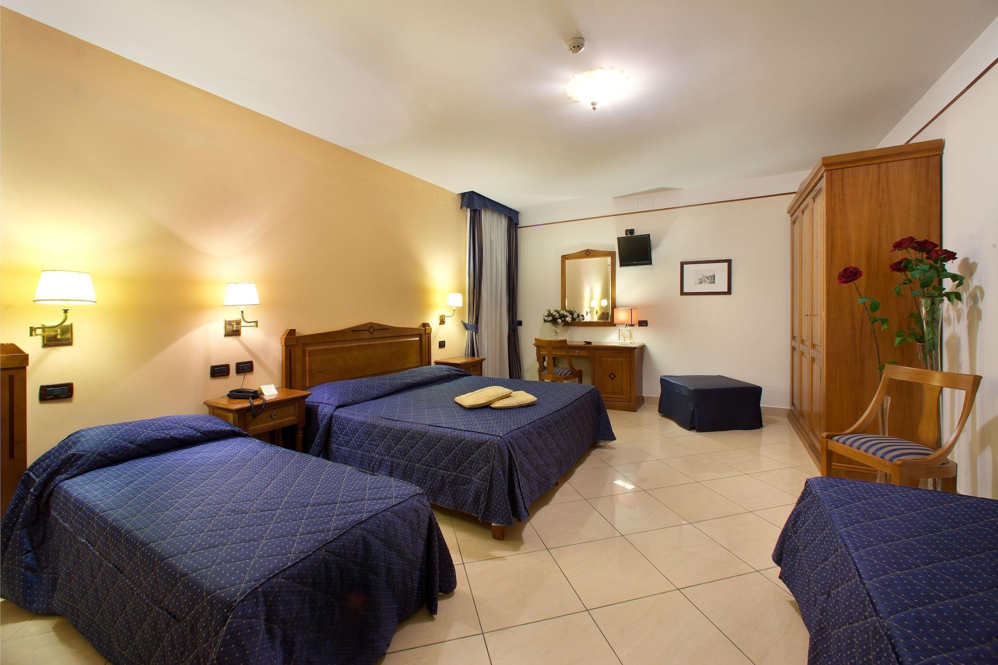 Ulisse Deluxe Hostel Sorrento Esterno foto