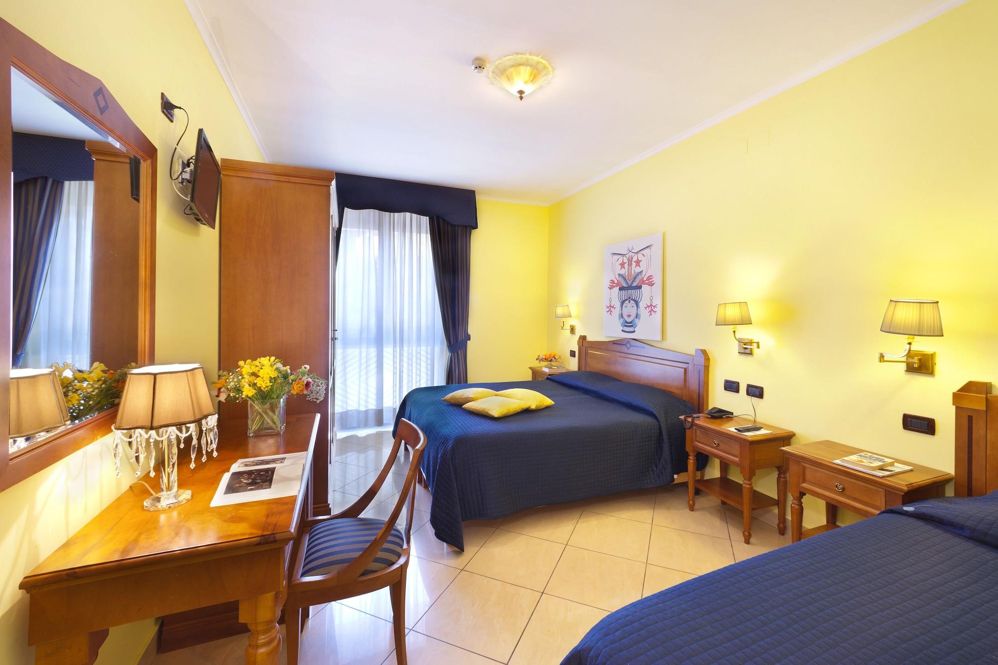 Ulisse Deluxe Hostel Sorrento Esterno foto