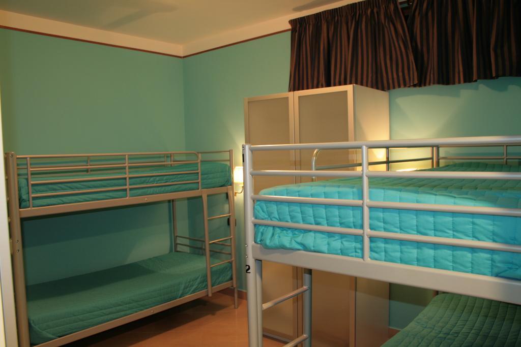 Ulisse Deluxe Hostel Sorrento Esterno foto