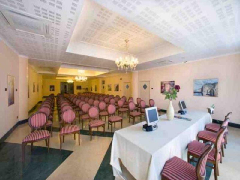 Ulisse Deluxe Hostel Sorrento Esterno foto