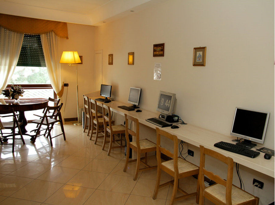 Ulisse Deluxe Hostel Sorrento Esterno foto