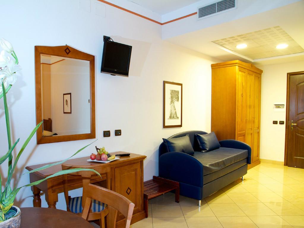 Ulisse Deluxe Hostel Sorrento Esterno foto