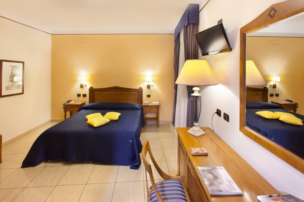 Ulisse Deluxe Hostel Sorrento Esterno foto